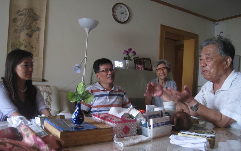 服装学院党政领导看望慰问老干部