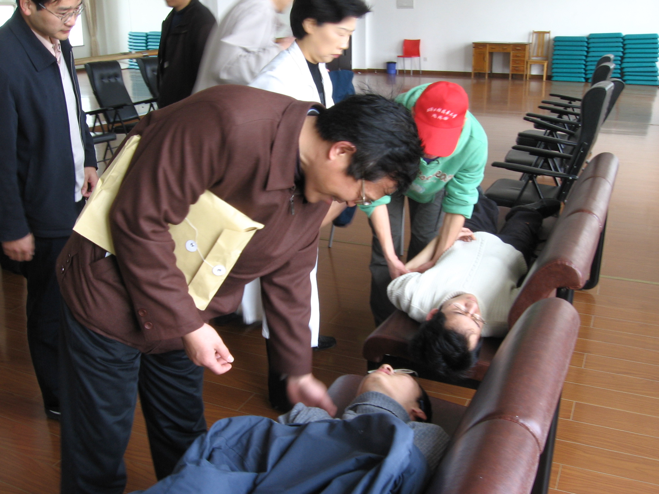 学院学生党员志愿献血