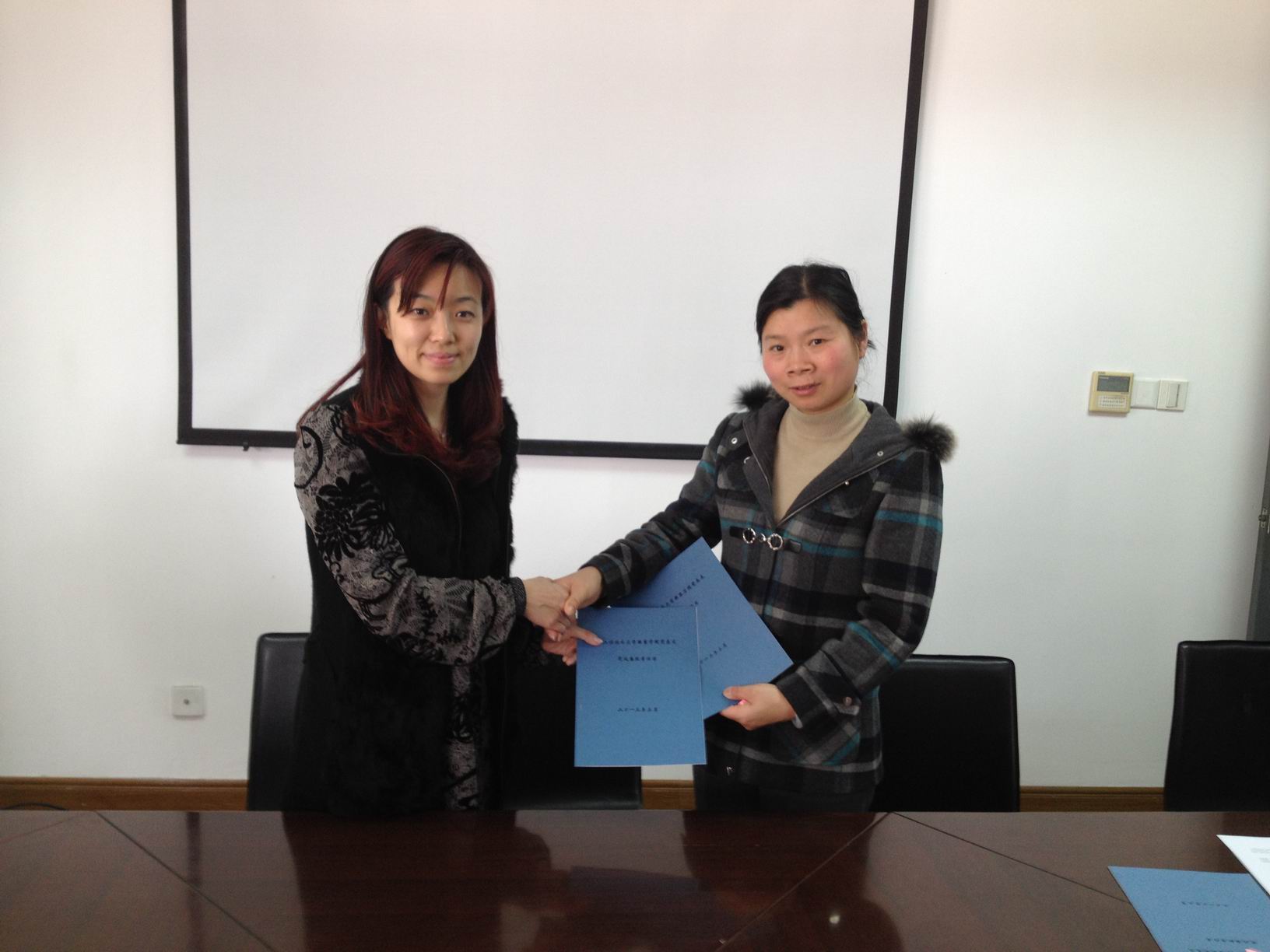 服装学院党总支组织二级党风廉政建设责任签约