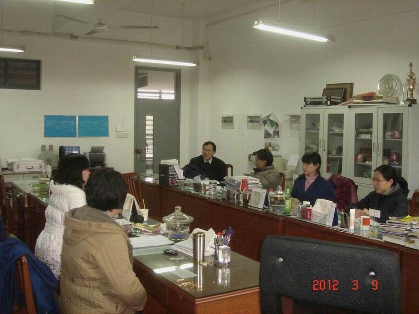 材料工程学院党员积极开展“向市第十次党代会建言献策”为主题的组织生活会