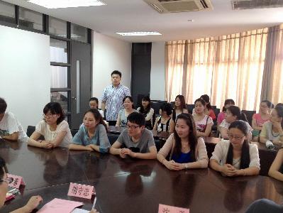 毕业生党员们畅谈自己四年来大学生涯的收获与体会