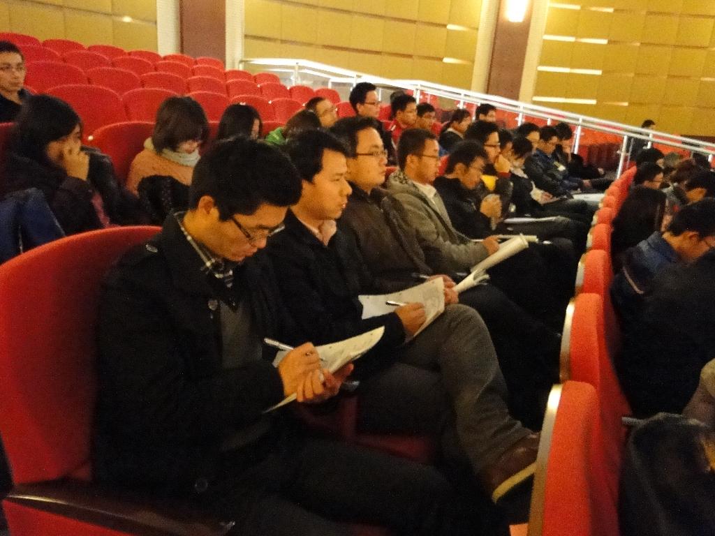 材料工程学院各党支部学生参加市宣讲团党的十八大报告会